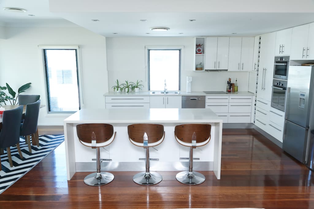 Breakfast bar and kitchen