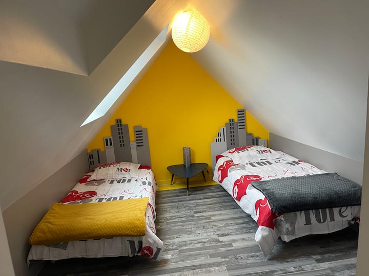 Hálószoba 2, 2 ággyal 90, játékok gyerekeknek 