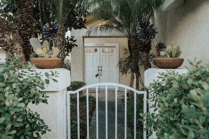 Peaceful Home In Golf Course Community 2 Bedrooms - San Marcos, CA