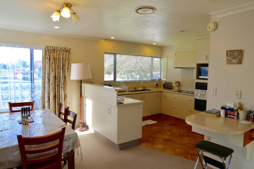 Full open plan kitchen and dining area