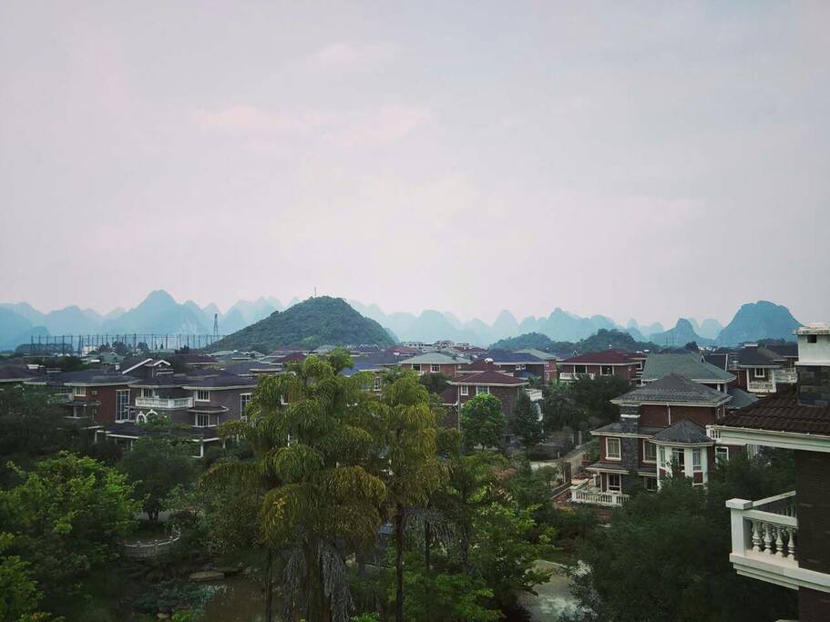 小区内的环境,绿化非常好。