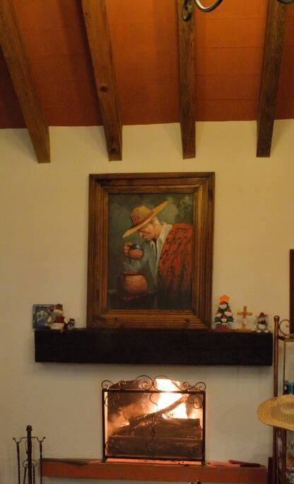 Sala con chimenea.