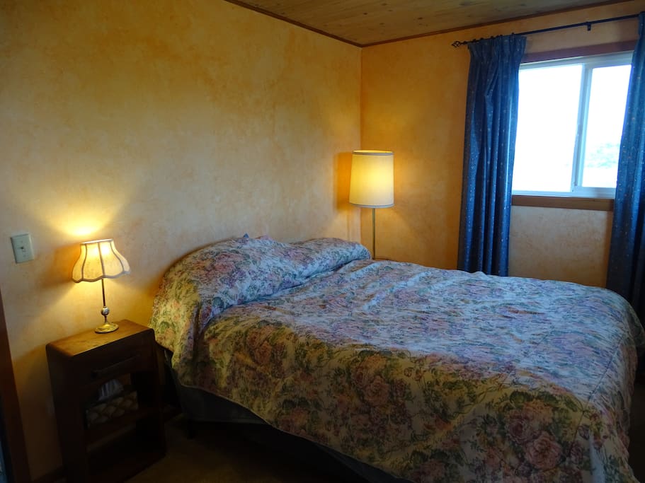 private bedroom with queen bed