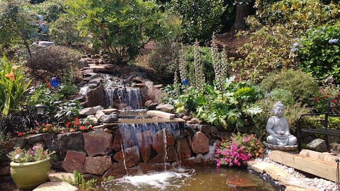 Oasis Between City, River & Mountain. Damascus OR