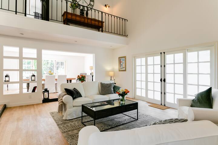 Mediterranean home in BeverlyHills with a view gallery image 4