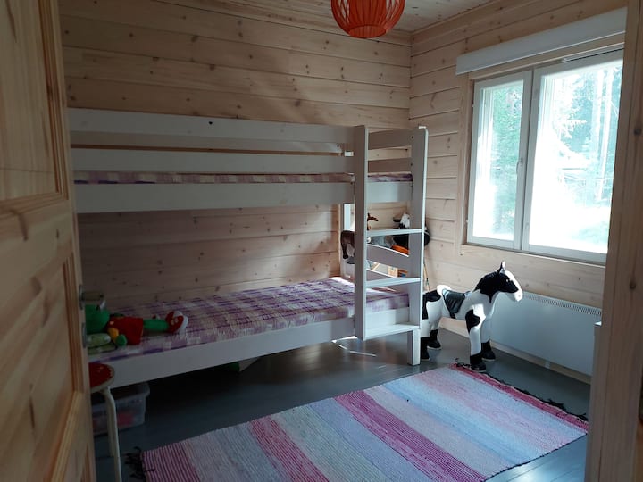Segundo dormitorio para que los niños y los adultos duerman