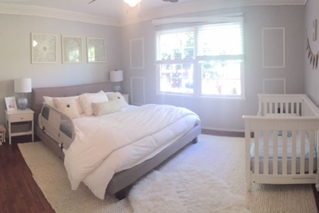 Master bedroom with bathroom - King Bed