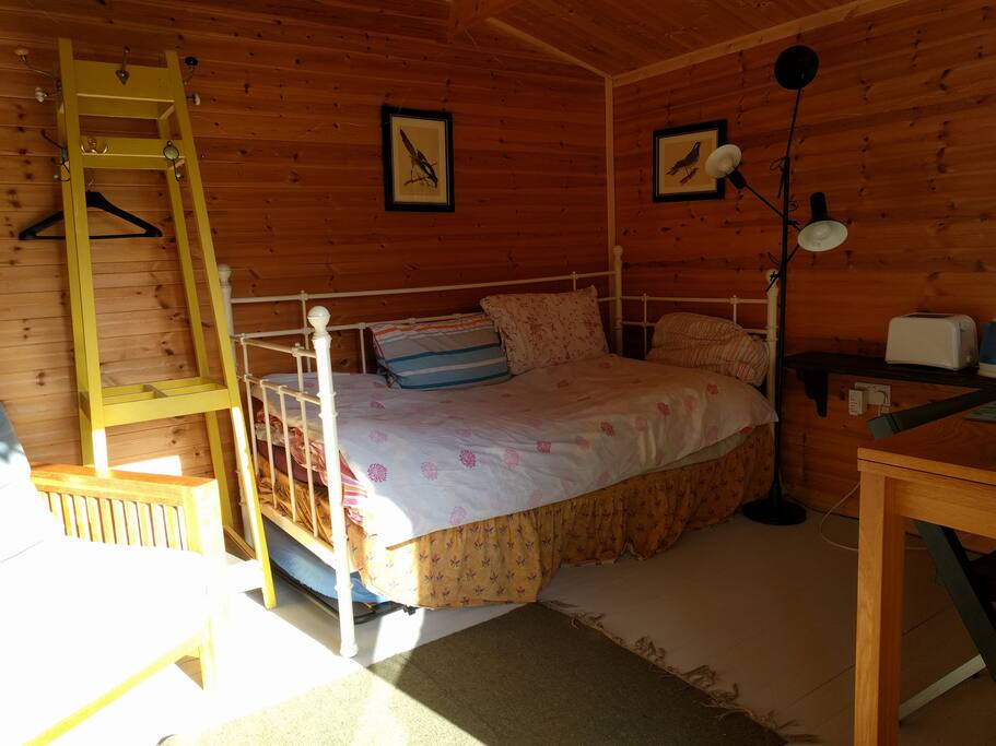 Single bed with pullout bed under