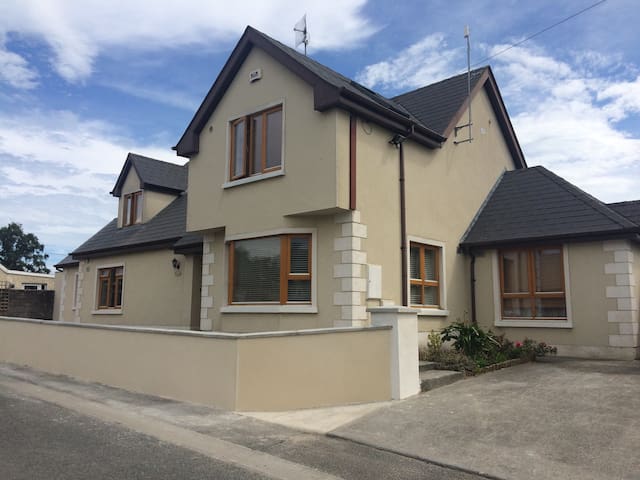 Glocca - close to great beaches