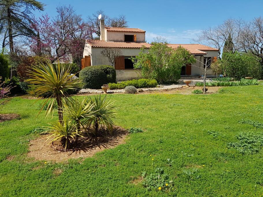 Villa et terrasse coté sud