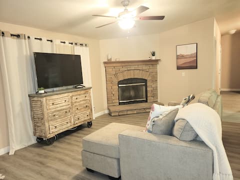 Cozy Blythe Home/Close to Quartzsite and CoRiver.