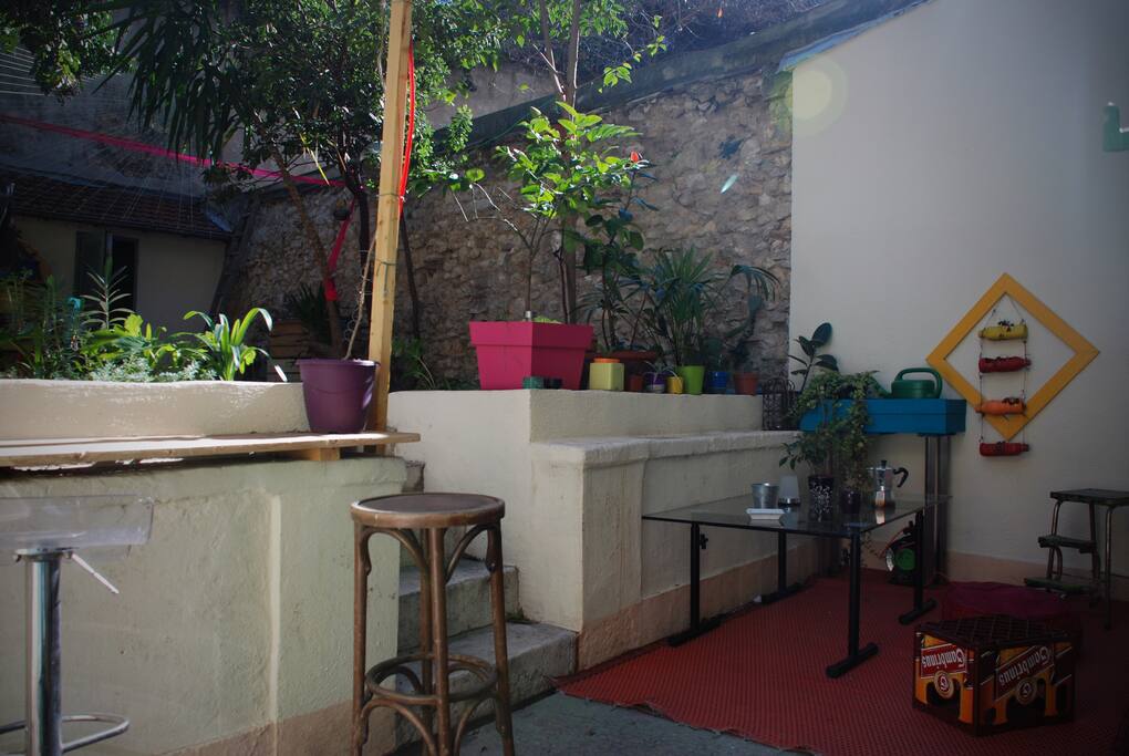 La terrasse en contre bas du jardin