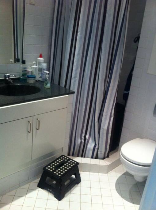 Spacious bathroom.