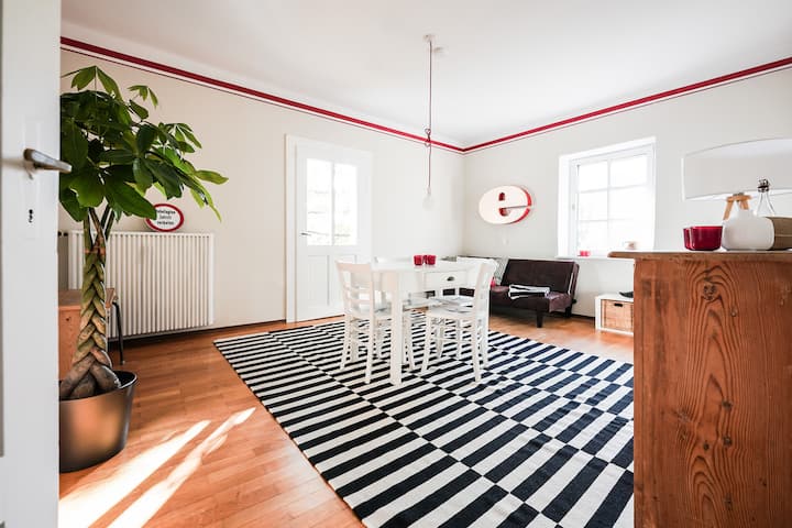 Das lichtdurchflutete Wohn-Eßzimmer