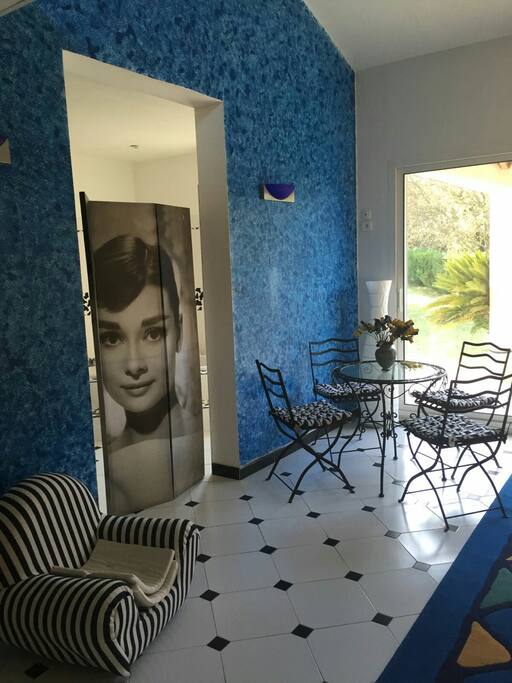 l entree a la salle de bain