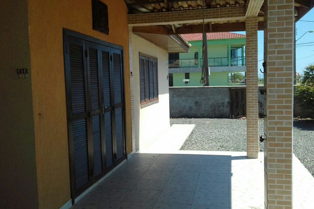 Porta da frente para a varanda