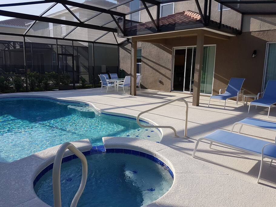 Private Heated Pool and Jacuzzi