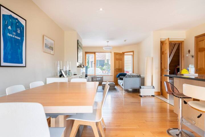 Two storey house in beautiful Killiney suburb. gallery image 3