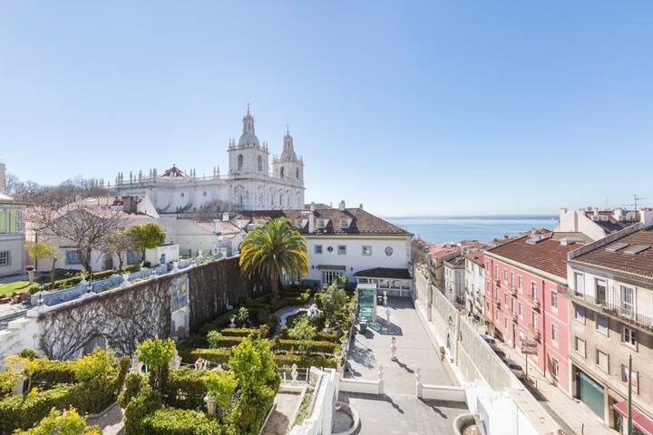 ☀ Stunning Views Loft ☀ Feel Graça & Alfama’s vibe gallery image 2