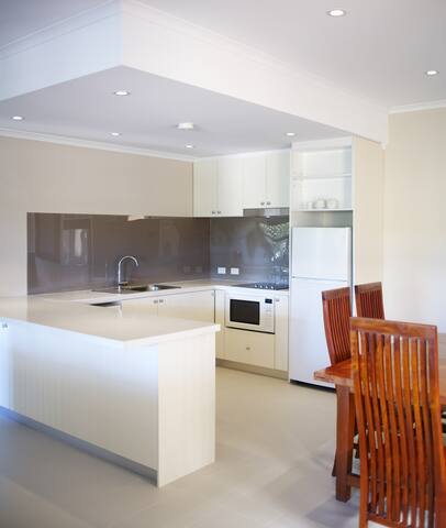 2 Bedroom Apartment at Cable Beach gallery image 2