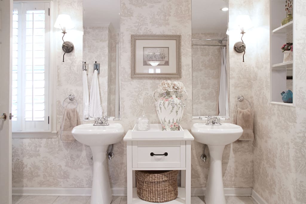 Large and stylish Private Bathroom