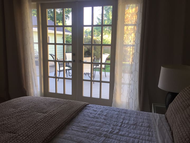 มองออกไปจากต้นแบบ