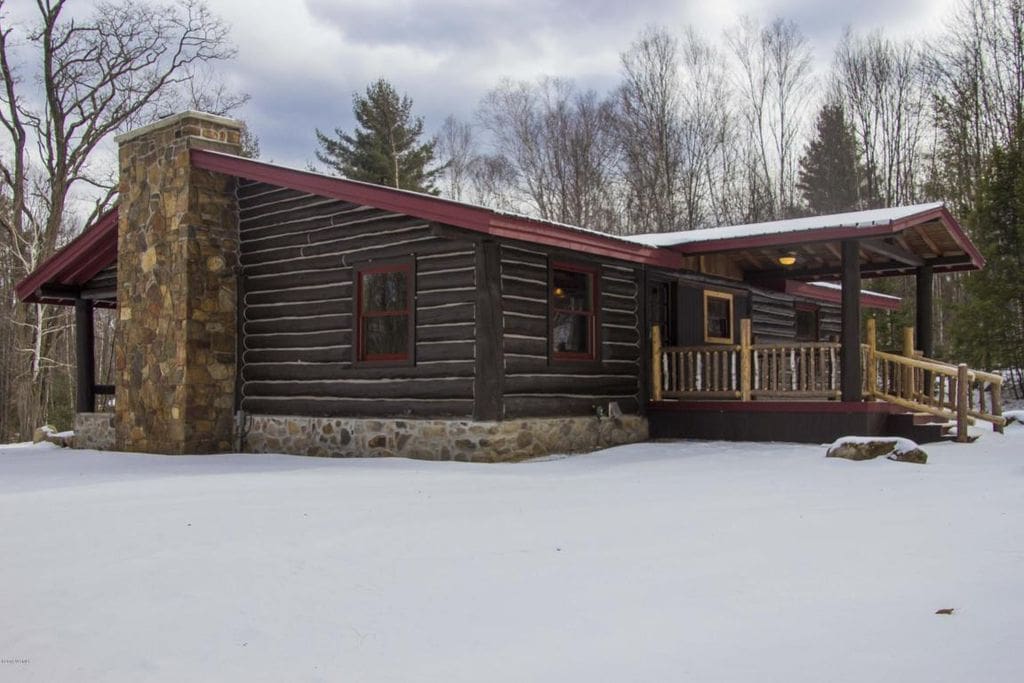 This original logcabin from 1960 has had a complete renovation and is brand new for you to use.
