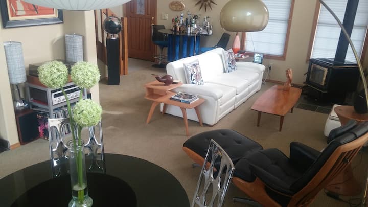 Groovy Digs On The Bay - Manzanita, OR