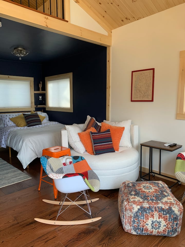 Updated Vintage Bungalow With Incredible Views - Massachusetts