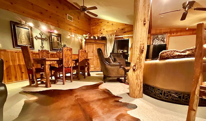 Enchanting Creekside Log Cabin - Christopher Creek, AZ