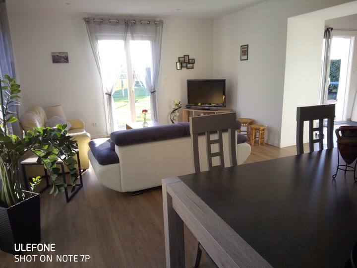 ห้องนั่งเล่น 2 โซฟา, ห้องทานข้าว