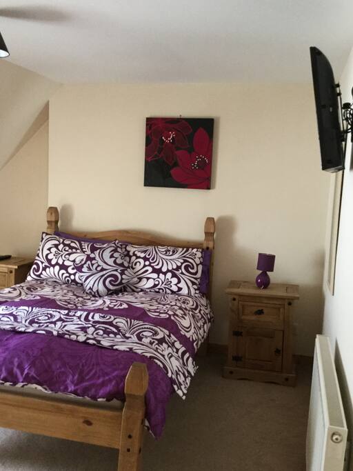 Double bedroom with Smart TV