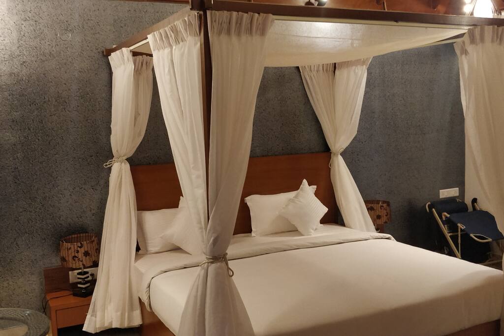 KING SIZE BED