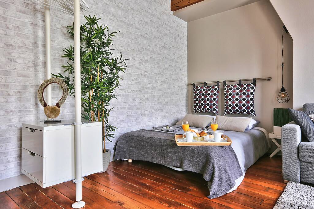 Large bed for 2 people very comfortable.