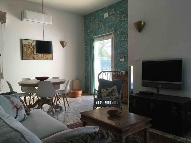 Charming house with pool and close to the sea gallery image 5