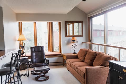 Successful Airbnb property: Bright Keystone Corner Studio w/Parking in Keystone