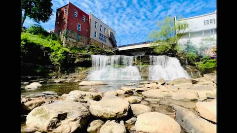 Popular Airbnb listing: On The Falls in Cleveland