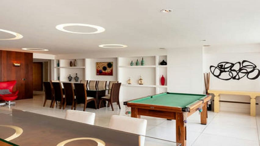 3 Ensuites in 250 m² in front beach of COPA!