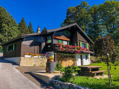Chalet in the heart of nature with spa