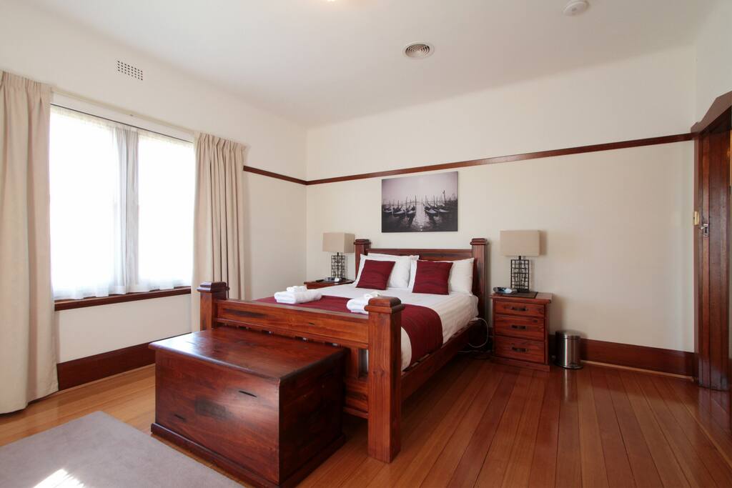 Spacious "front" master "queen"bedroom