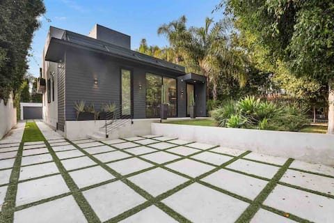 A+ Location. Walk to Dine & Shop. Gated & Clean.