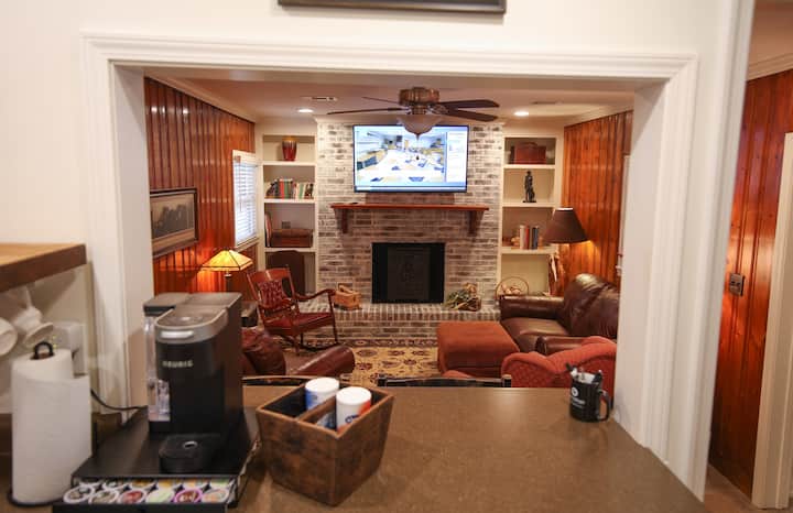 Kitchen bar to Den