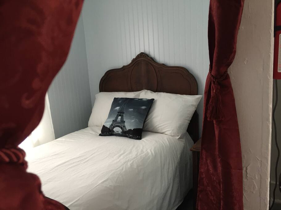 Twin Bed in travellers