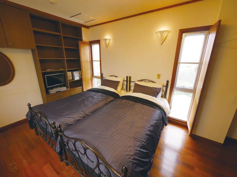 メインベッドルーム(ツイン)
master bedroom