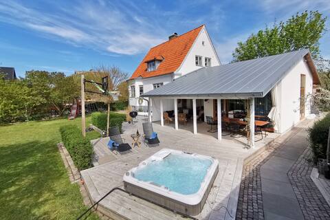 Big villa near the beach