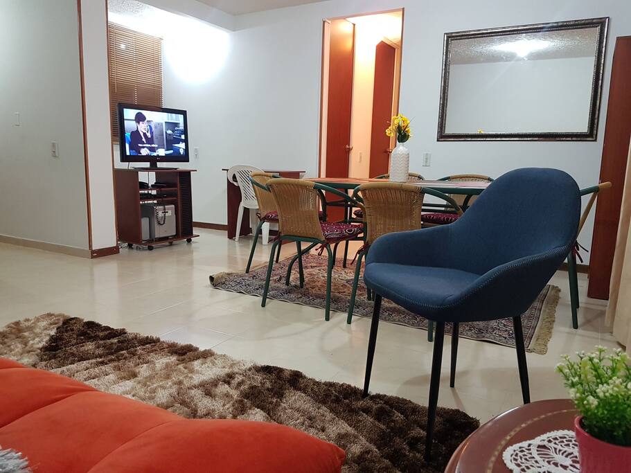 Sitio de TV - Equipo de Sonido - Internert Wi-fi - Escritorio para trabajo Portatil.