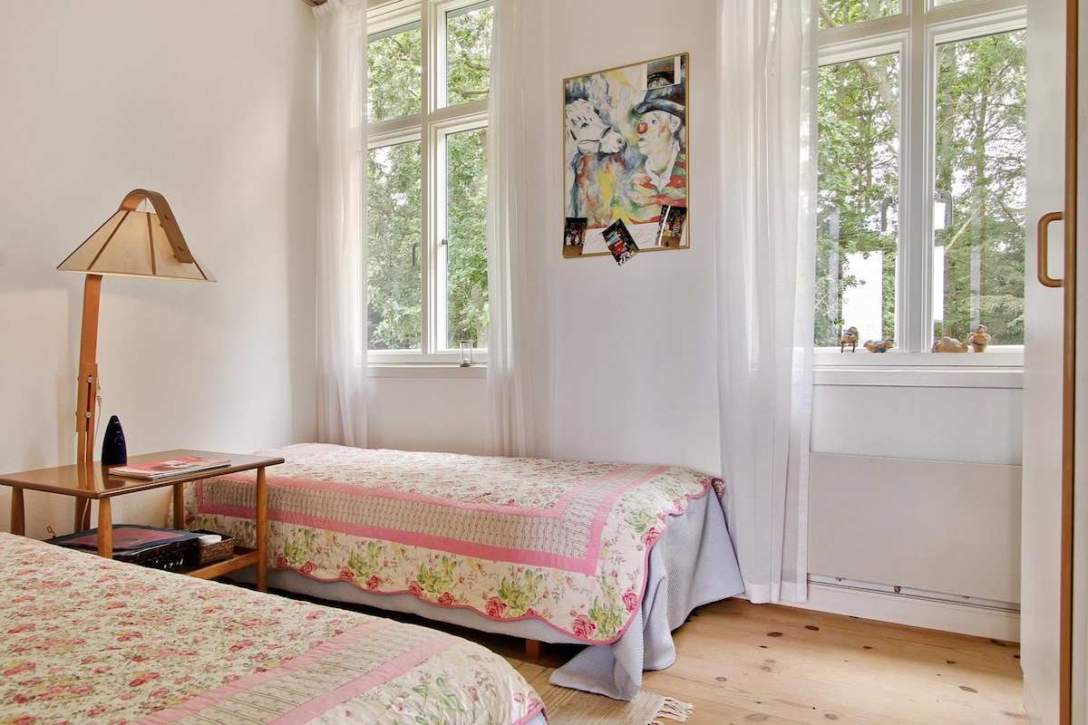 ห้องนอนชั้นล่าง