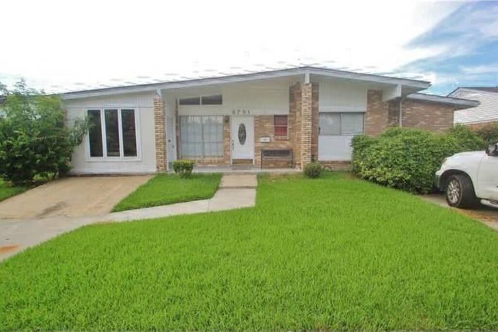 SPACIOUS, COMFORTABLE HOME NEAR NEW ORLEANS AREA - Houses ...