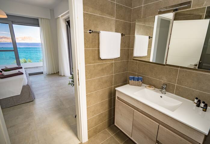 Luxurious Sunrise 3 villa in Vlycha Bay gallery image 2