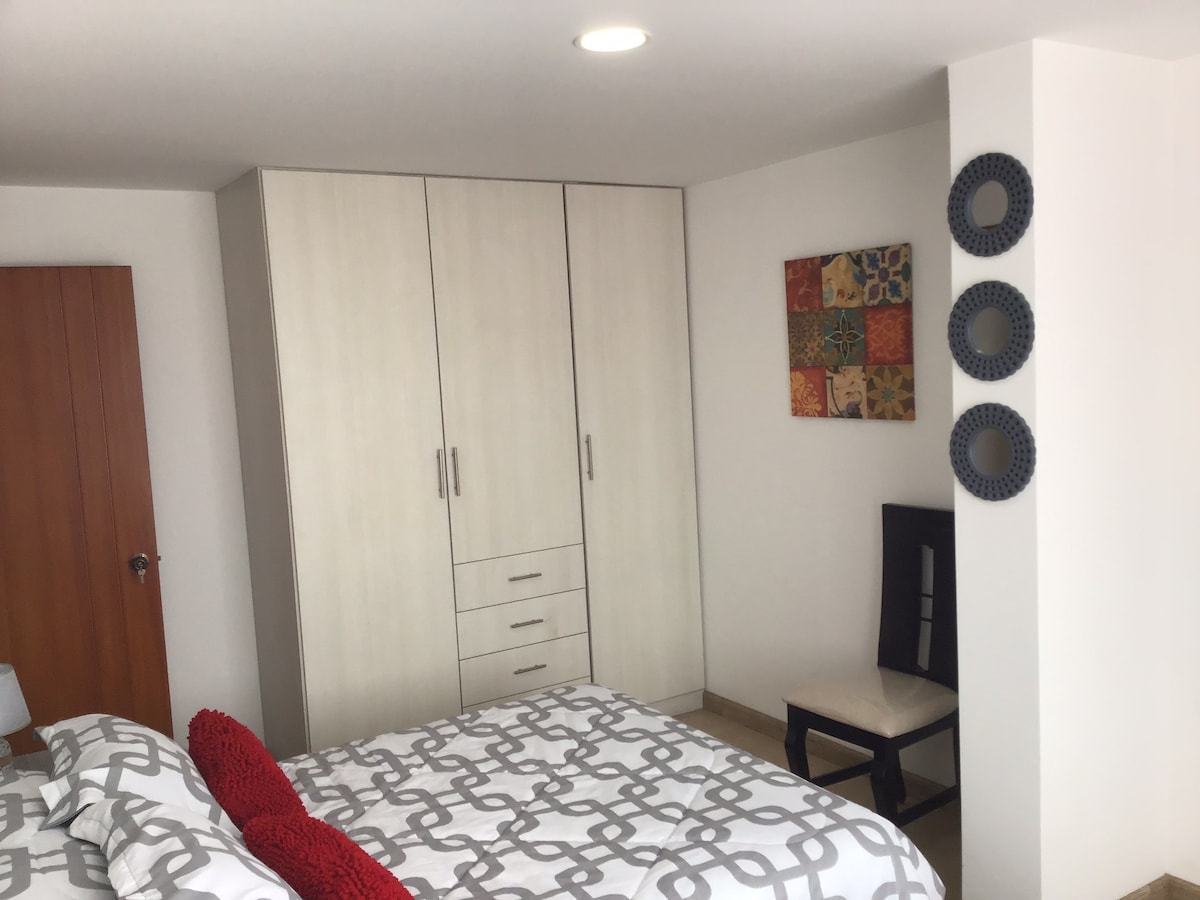 Slaapkamer 2
2 bedden:
een van 100 meter en 
nog eens 130 meter 
slaapplek 3 